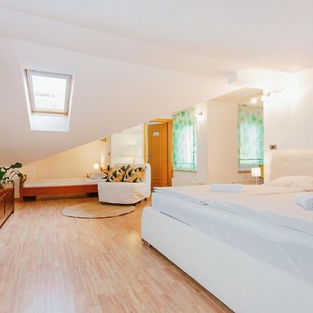 Apartma Pirano Luaran gambar