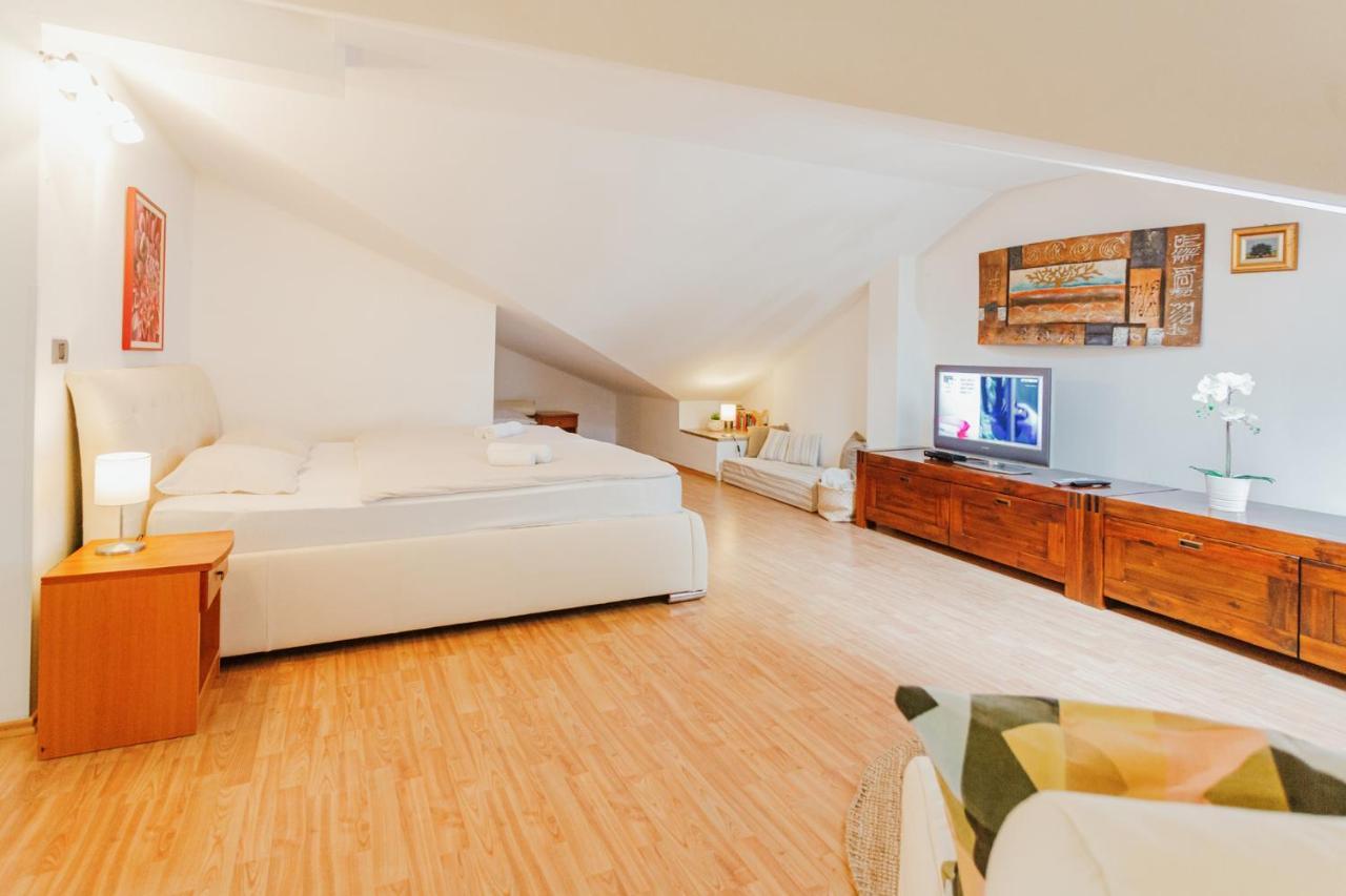Apartma Pirano Luaran gambar